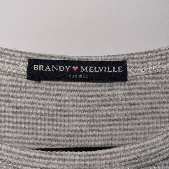 brandy melville tshirt - Picture 2 of 2